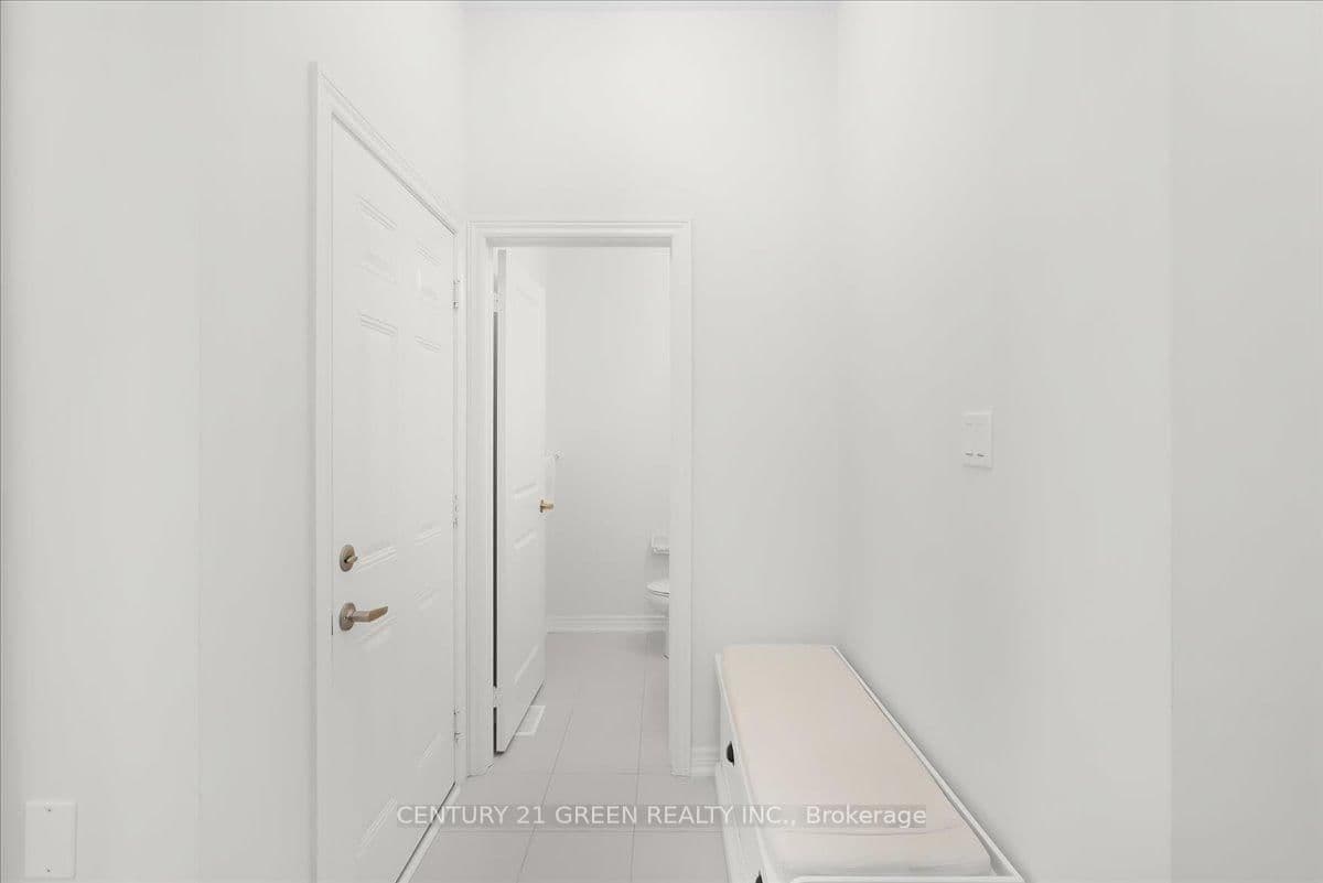 384 Kennedy Circle W thumbnail 9