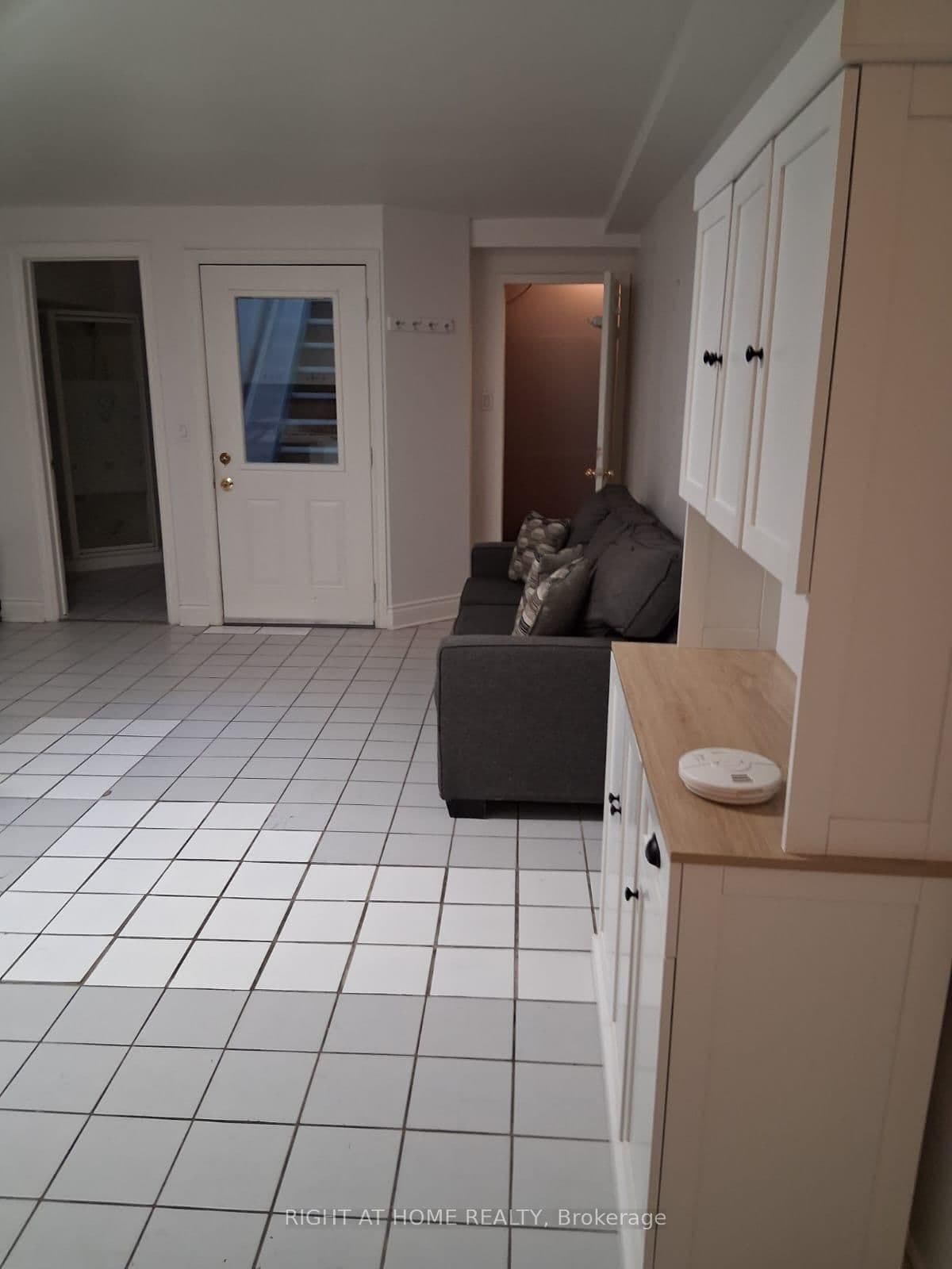 553 Rogers Road thumbnail 10