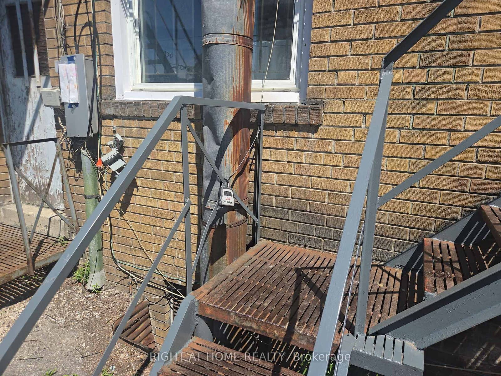 553 Rogers Road thumbnail 30