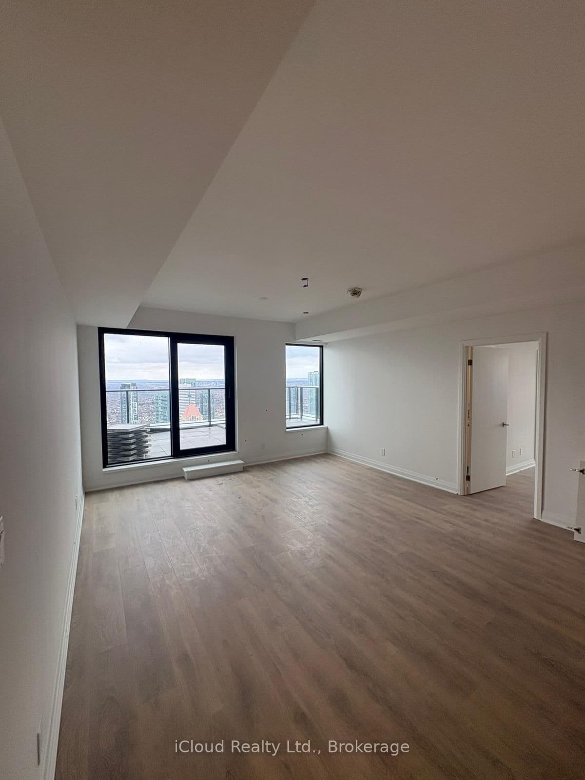 4015 The Exchange, Unit 4907 thumbnail 3
