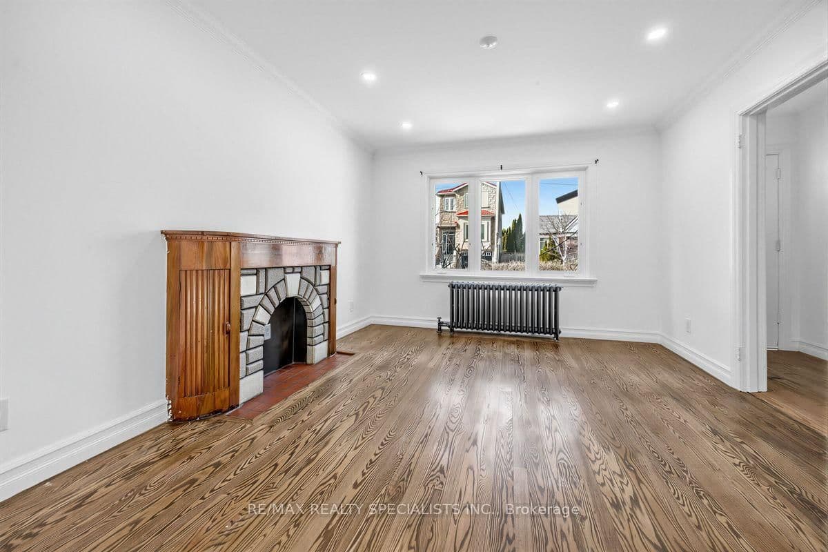 1035 Briar Hill Avenue, Unit Main & 2nd thumbnail 11