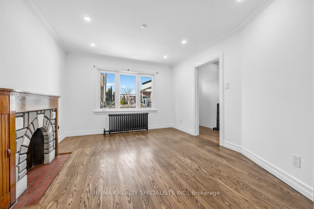 1035 Briar Hill Avenue, Unit Main & 2nd thumbnail 12