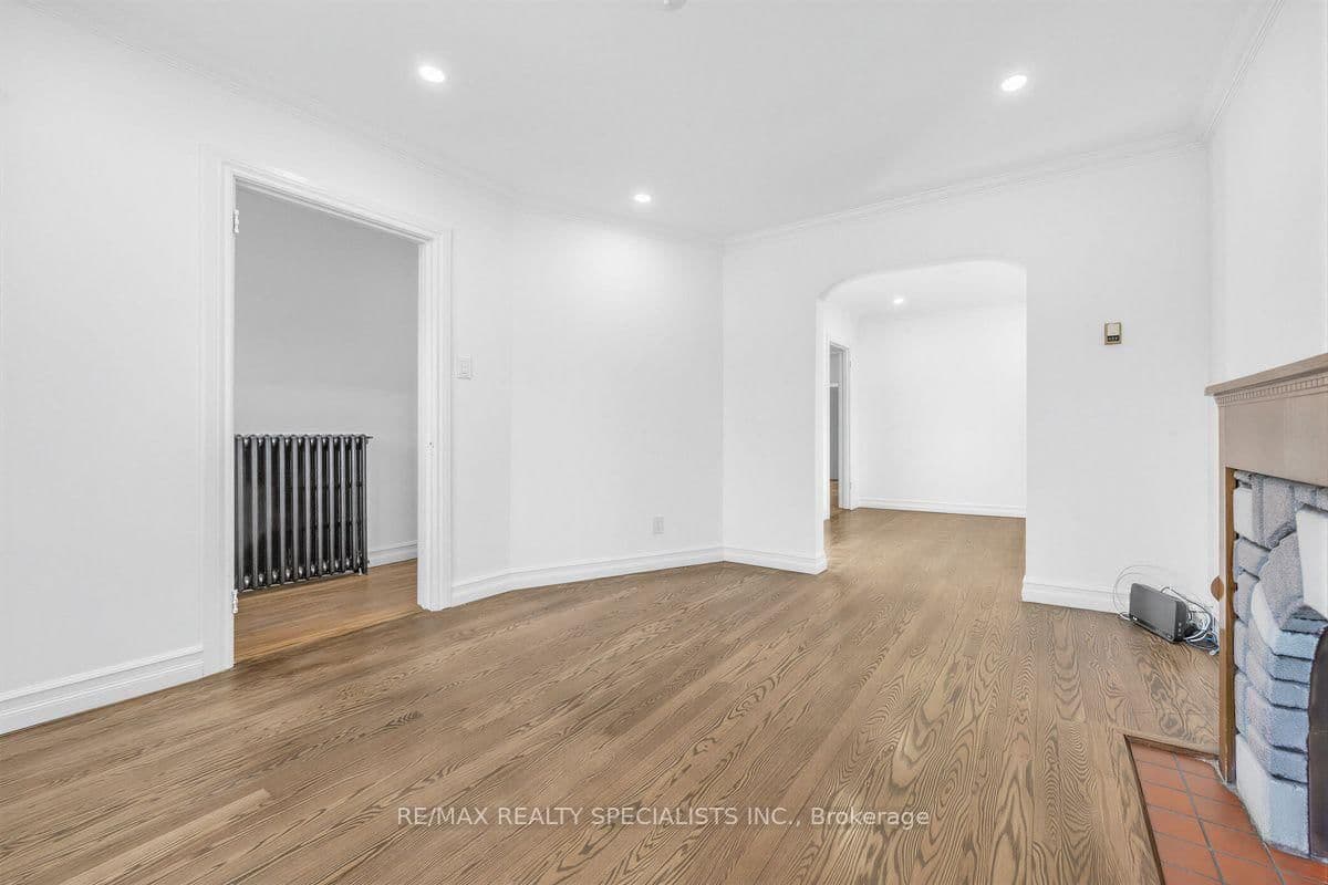 1035 Briar Hill Avenue, Unit Main & 2nd thumbnail 13