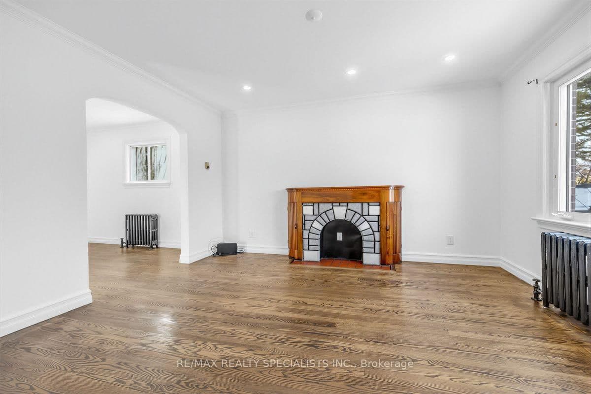 1035 Briar Hill Avenue, Unit Main & 2nd thumbnail 14
