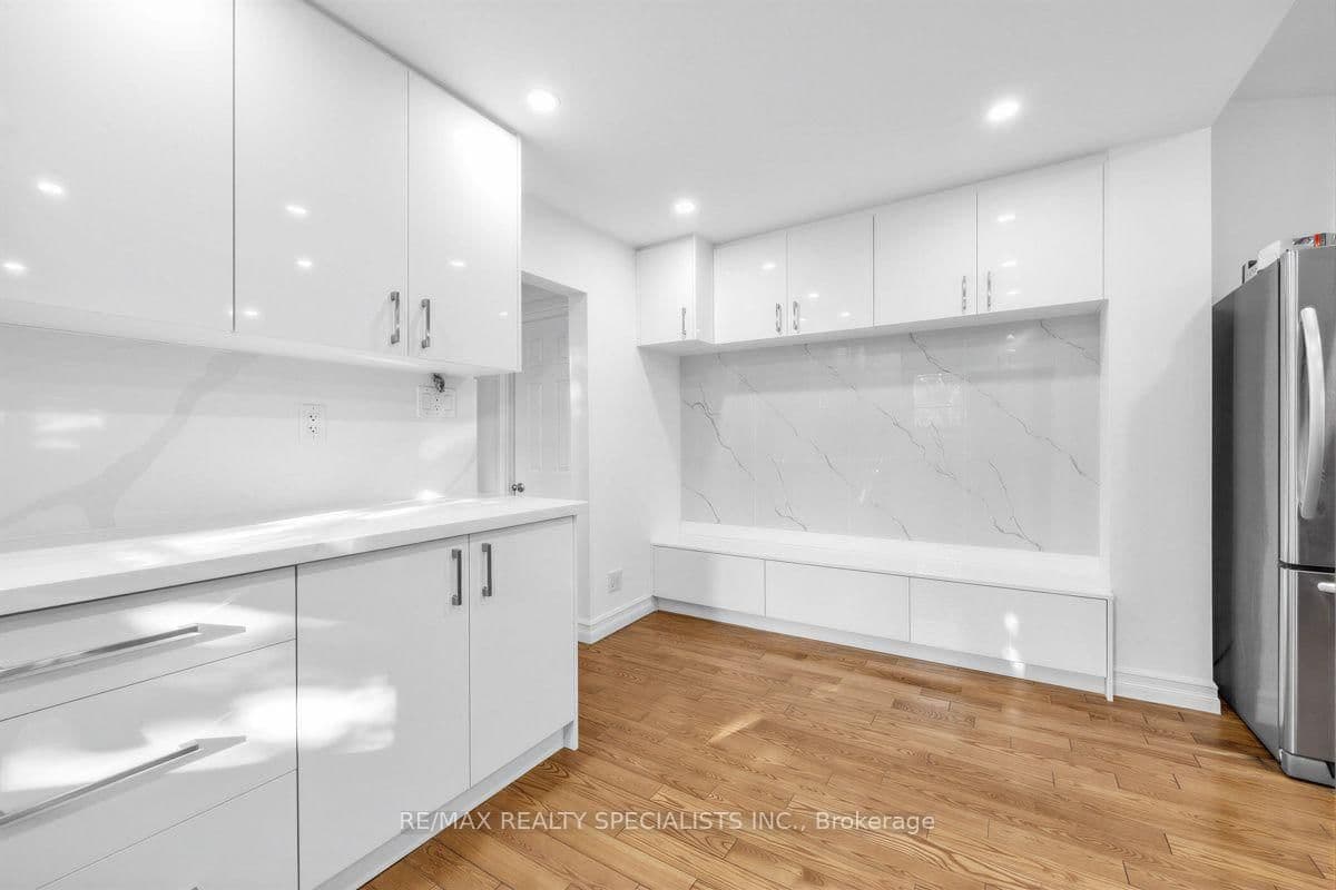 1035 Briar Hill Avenue, Unit Main & 2nd thumbnail 27