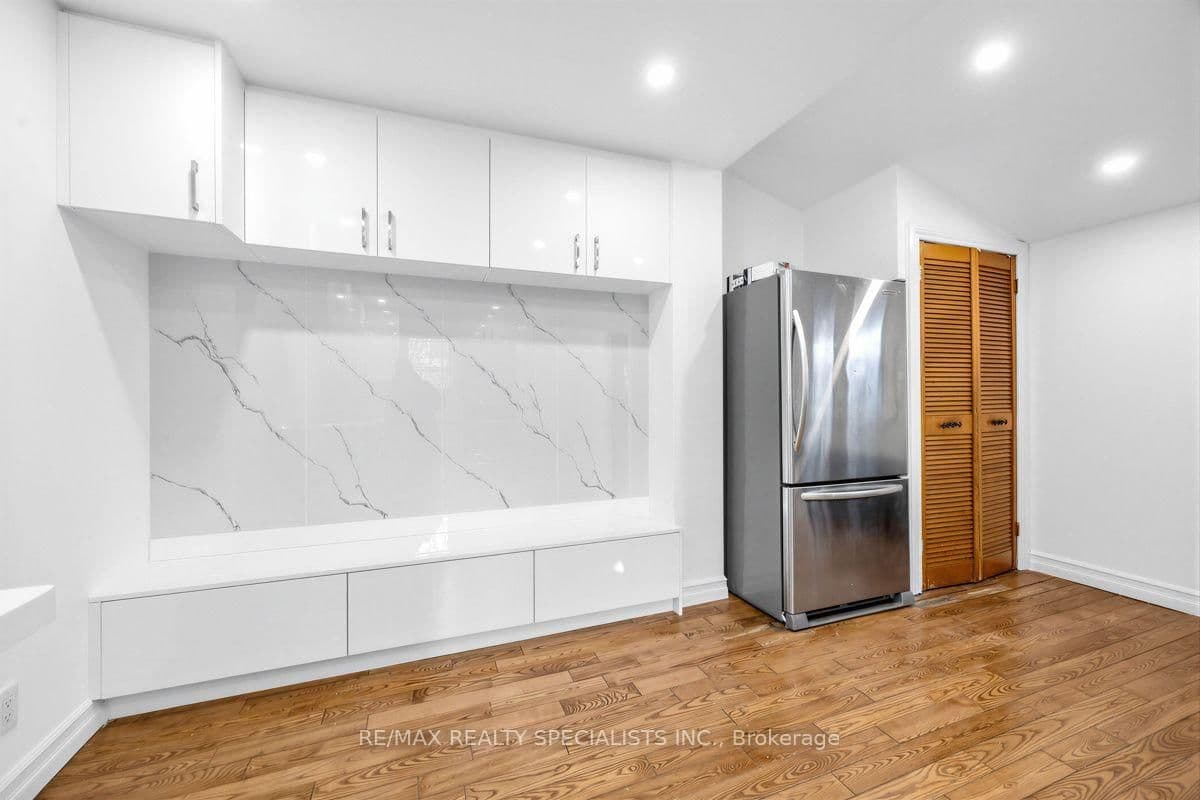 1035 Briar Hill Avenue, Unit Main & 2nd thumbnail 28