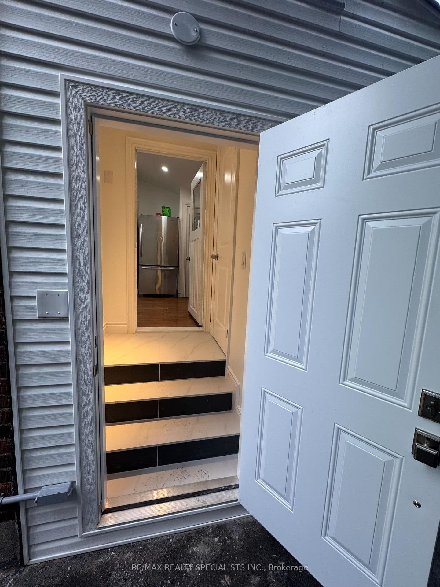 1035 Briar Hill Avenue, Unit Main & 2nd thumbnail 34