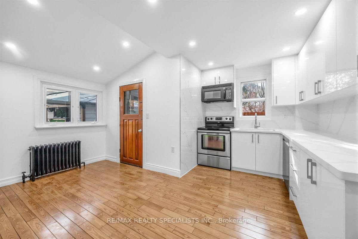1035 Briar Hill Avenue, Unit Main & 2nd thumbnail 4
