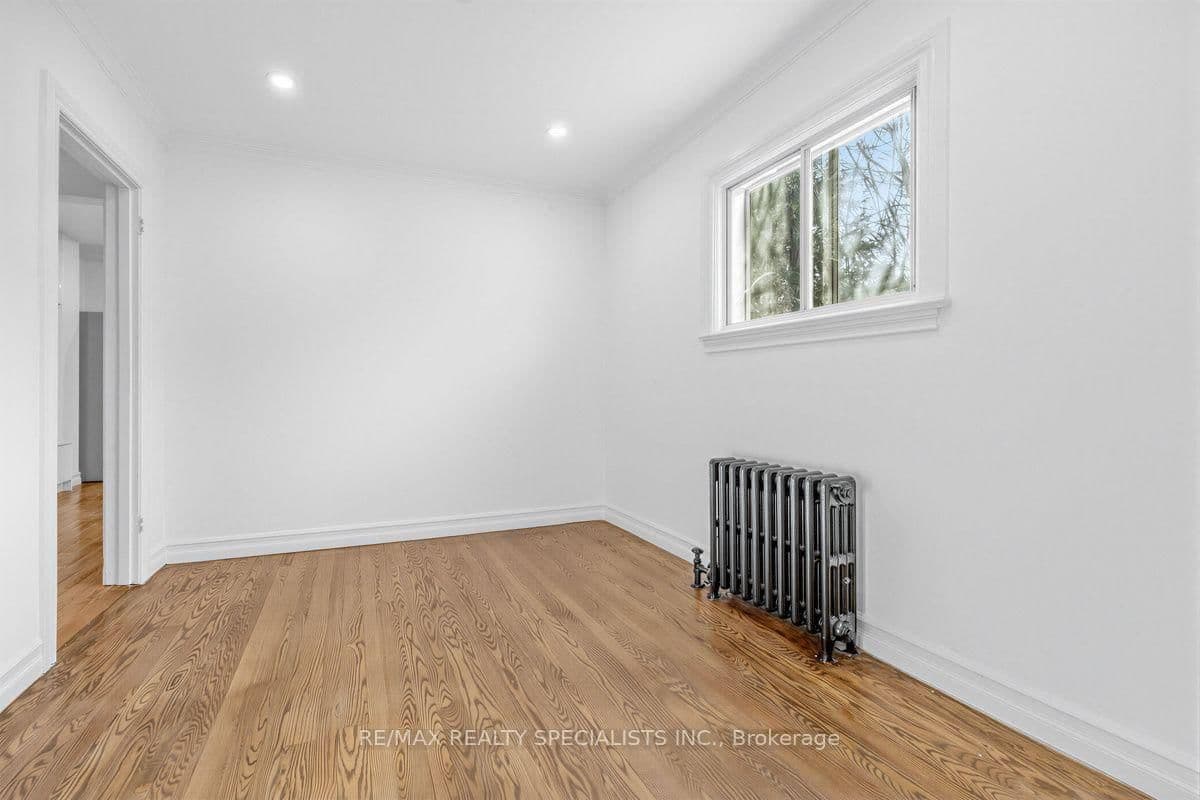 1035 Briar Hill Avenue, Unit Main & 2nd thumbnail 8
