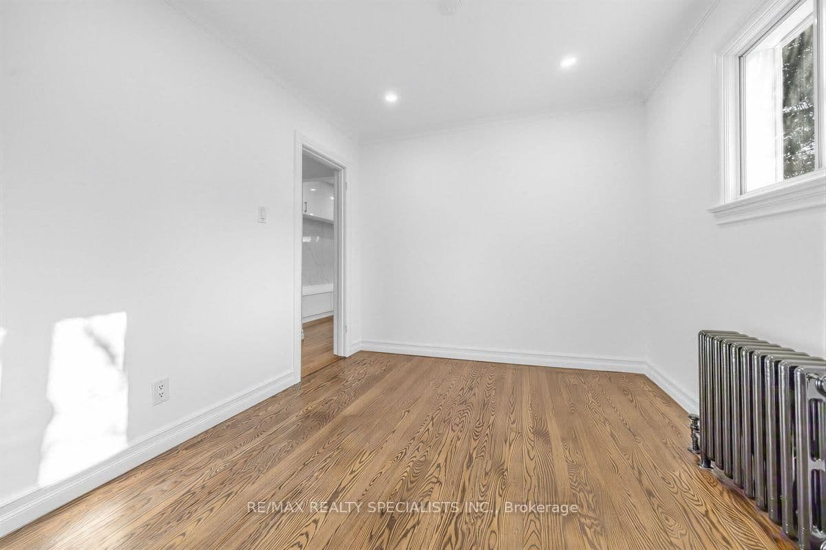 1035 Briar Hill Avenue, Unit Main & 2nd thumbnail 9