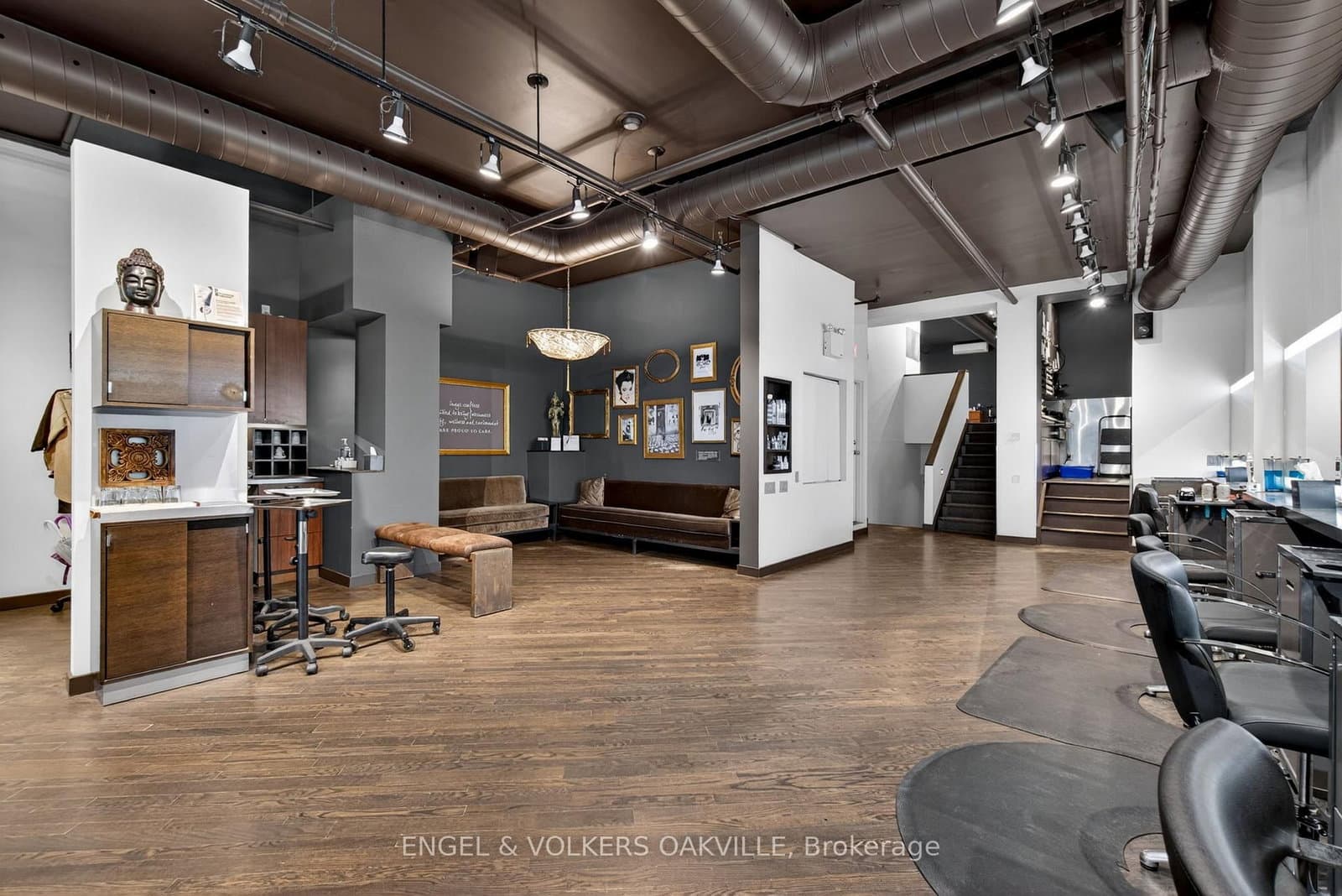 145 Lakeshore Road E thumbnail 12