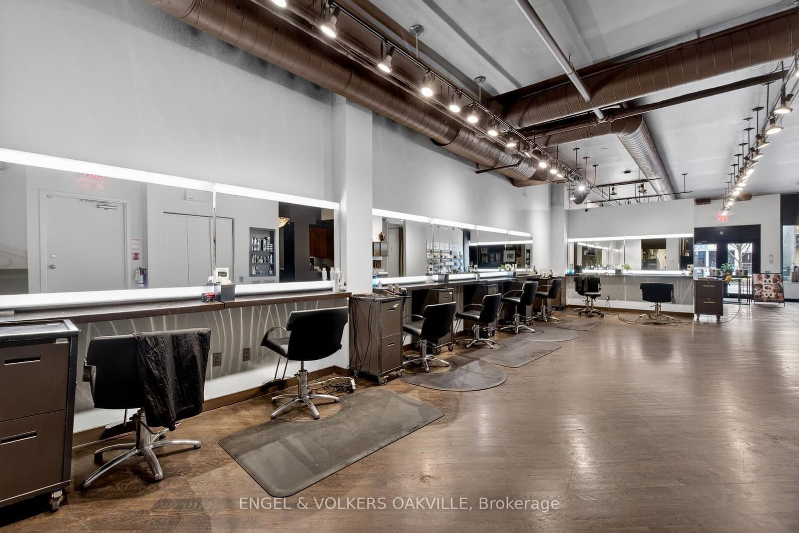 145 Lakeshore Road E thumbnail 17