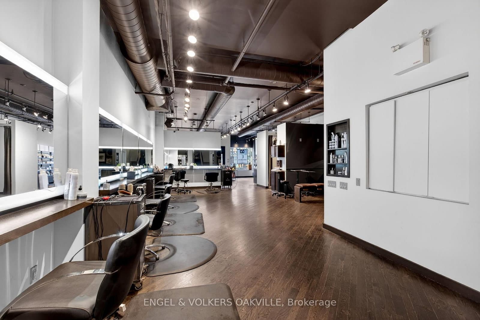 145 Lakeshore Road E thumbnail 18