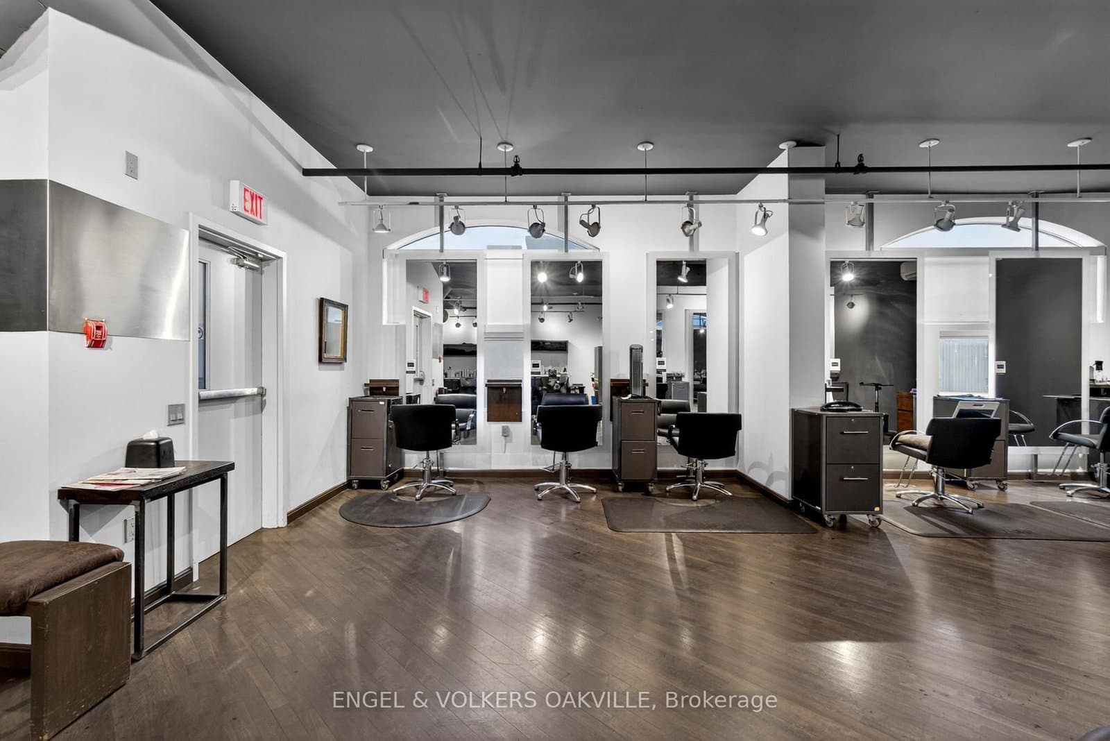 145 Lakeshore Road E thumbnail 21