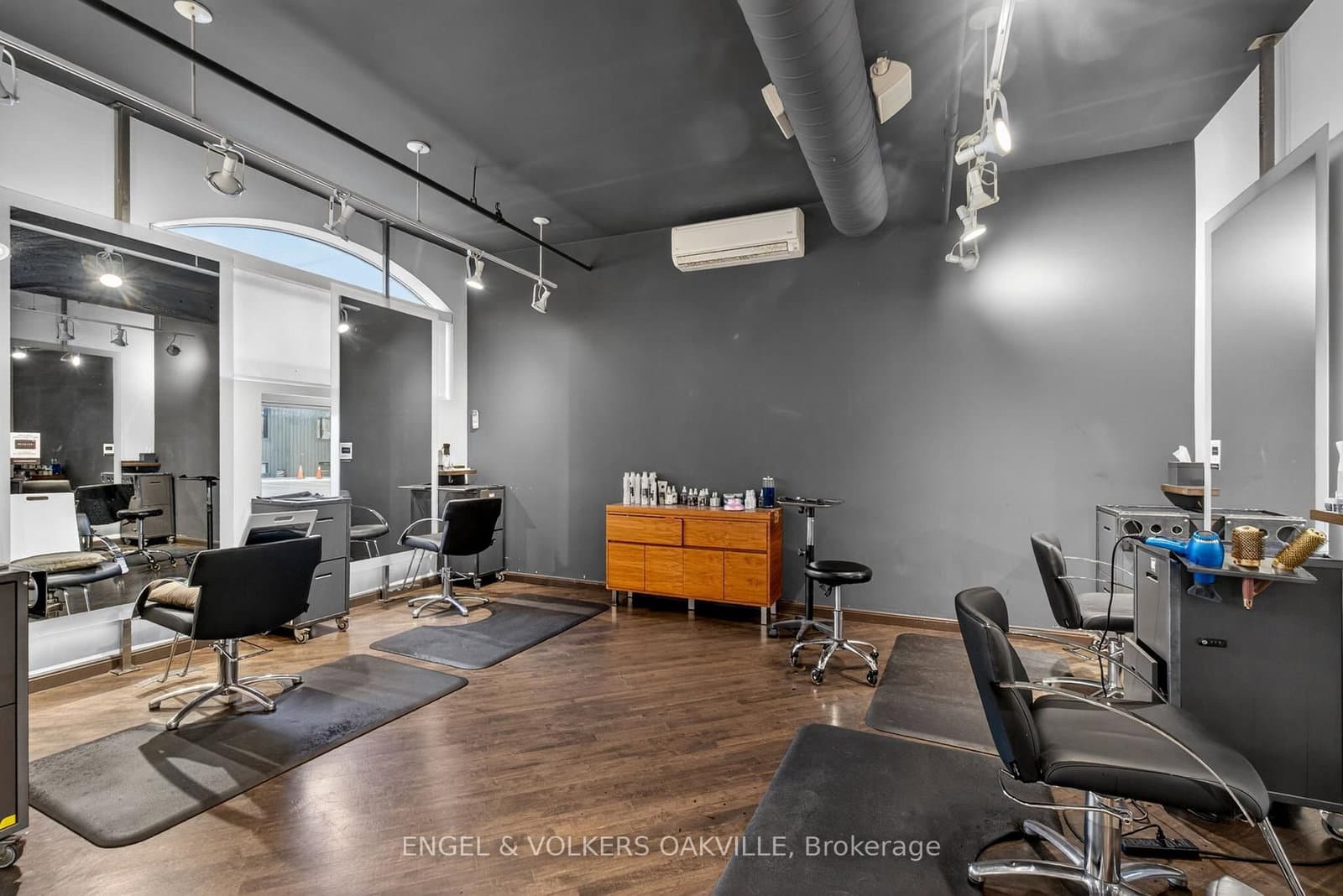 145 Lakeshore Road E thumbnail 24
