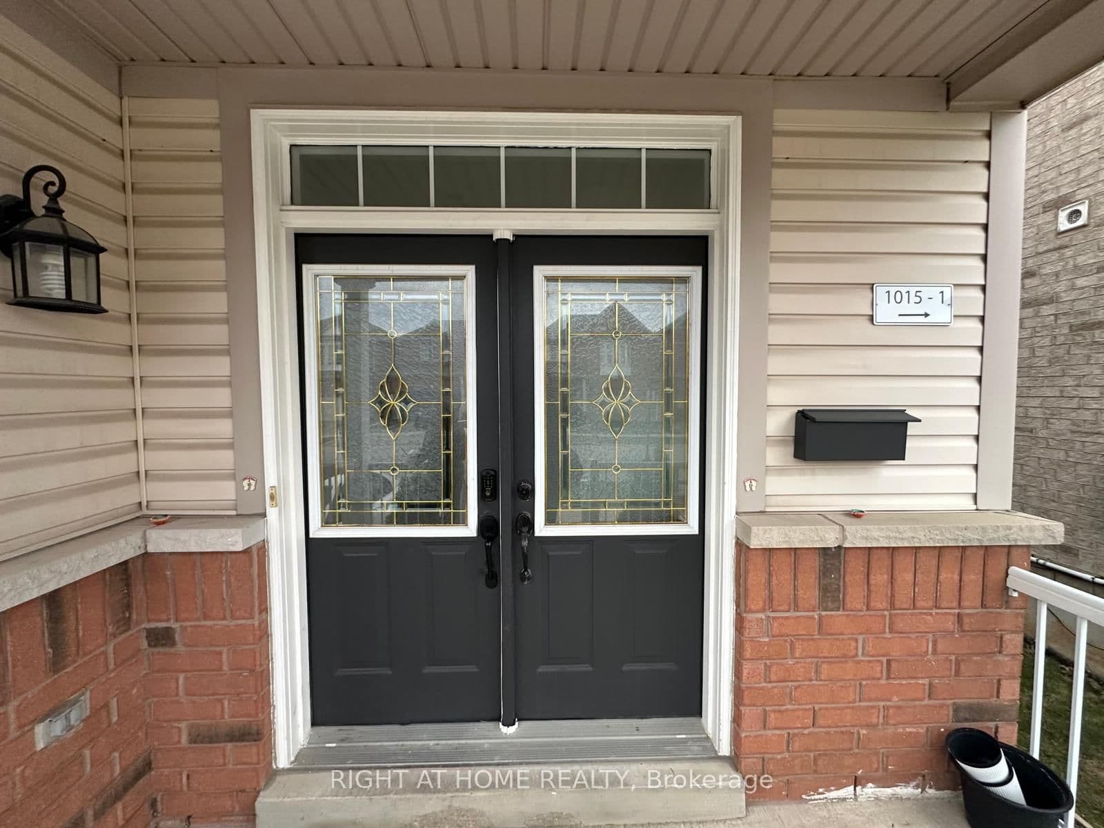 1015 Mccuaig Drive thumbnail 2