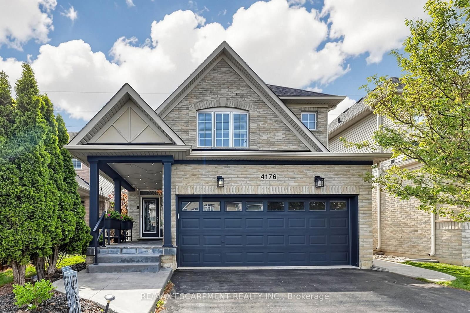 4176 Saunders Crescent thumbnail 2