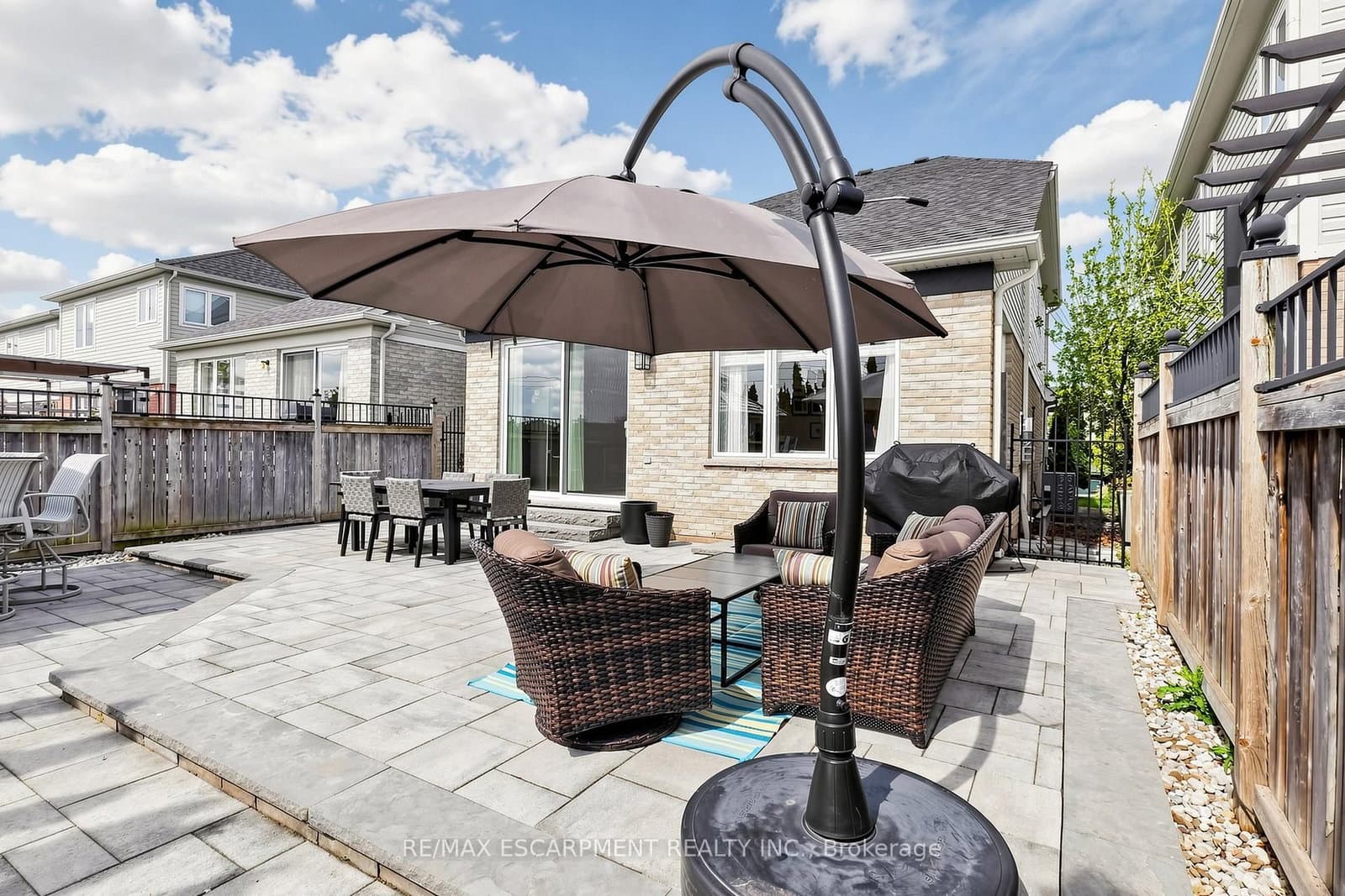 4176 Saunders Crescent thumbnail 41