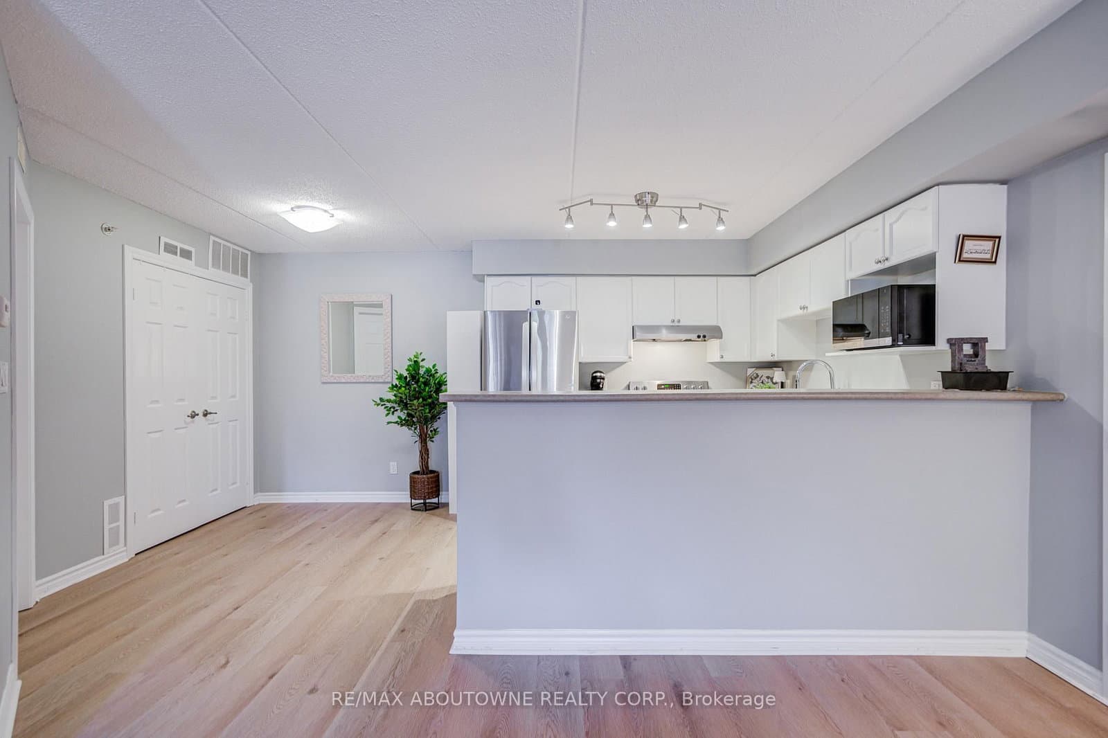 1470 Bishops Gate, Unit 104 thumbnail 8