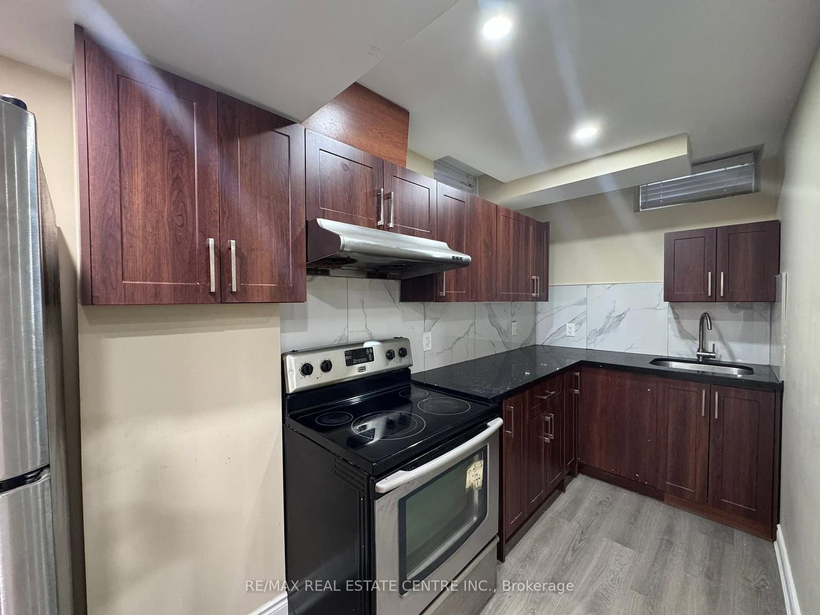140 Cadillac Crescent, Unit Basement thumbnail 10
