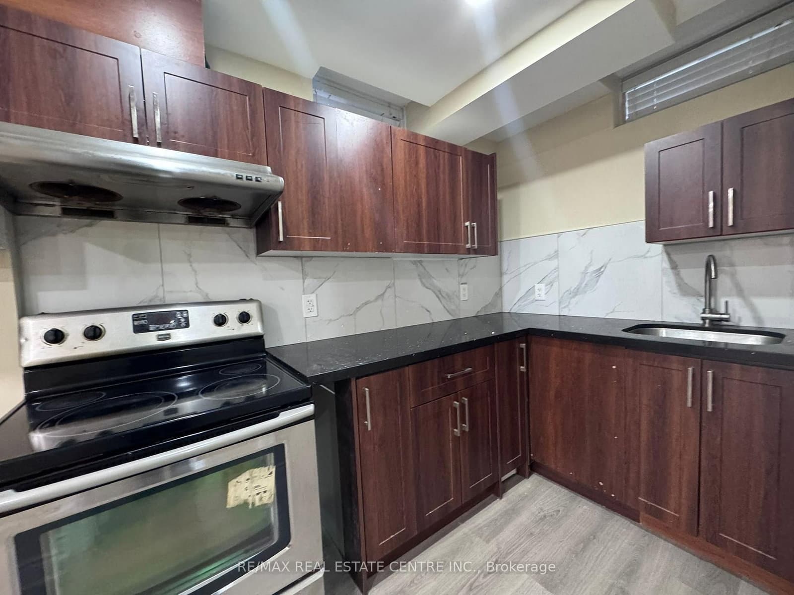 140 Cadillac Crescent, Unit Basement thumbnail 15