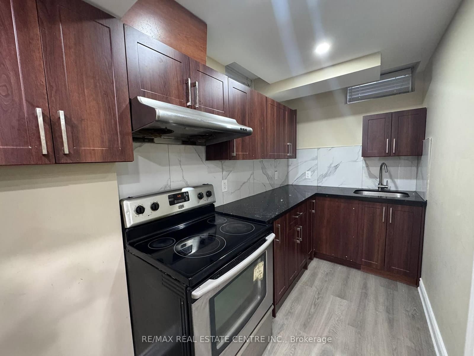 140 Cadillac Crescent, Unit Basement thumbnail 9