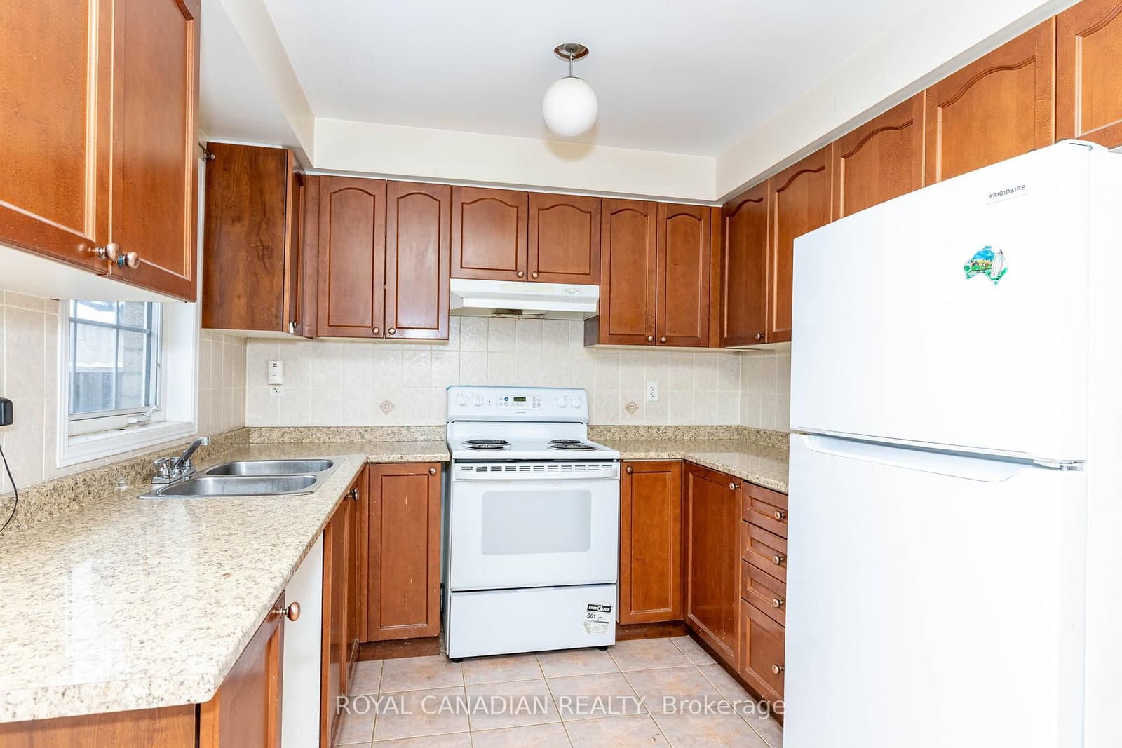 101 Crystalview Crescent thumbnail 15
