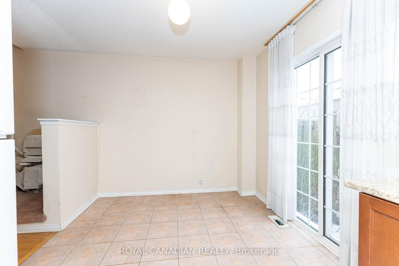 101 Crystalview Crescent thumbnail 16