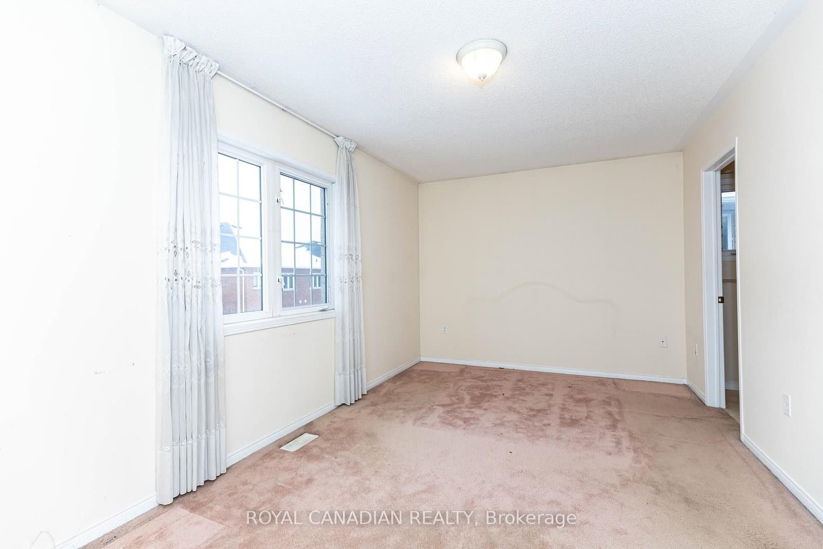 101 Crystalview Crescent thumbnail 23