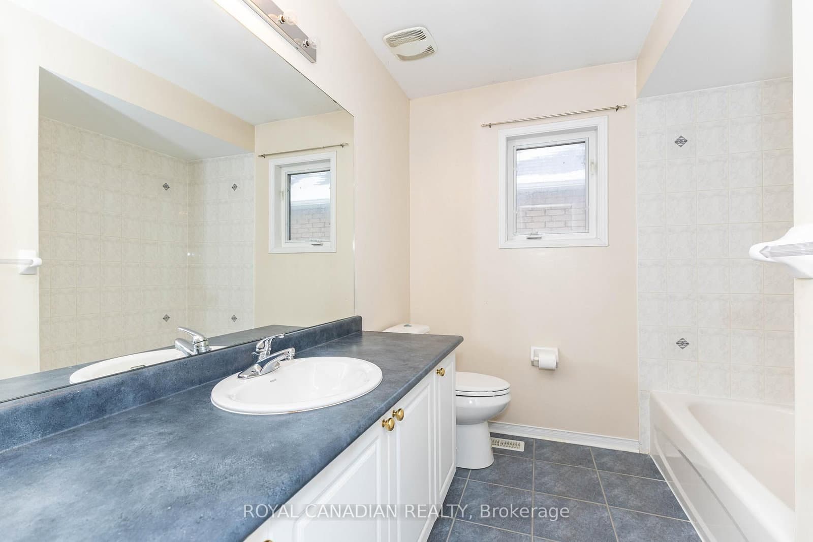 101 Crystalview Crescent thumbnail 31