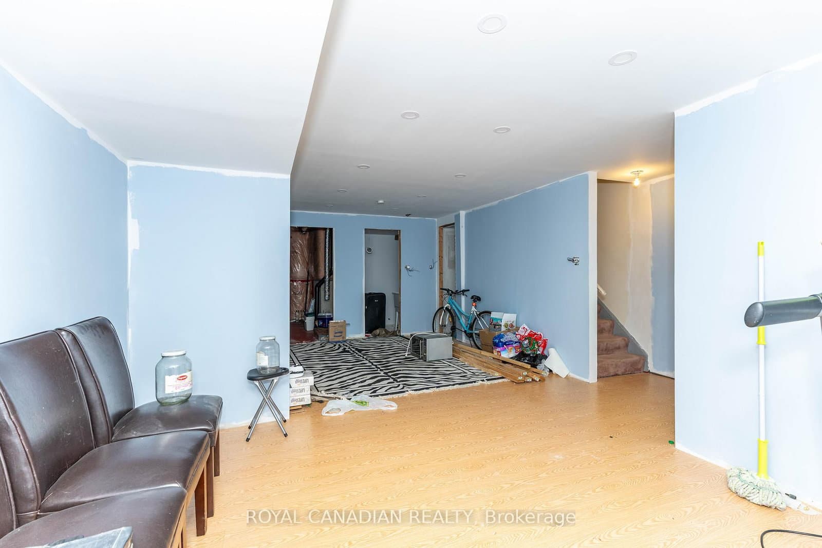 101 Crystalview Crescent thumbnail 38
