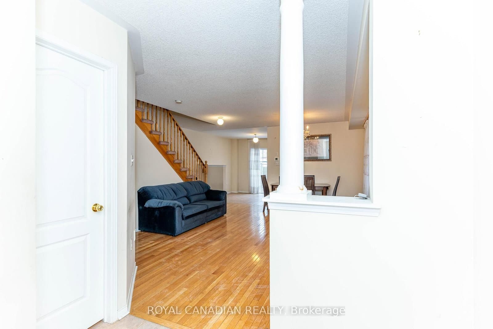 101 Crystalview Crescent thumbnail 5