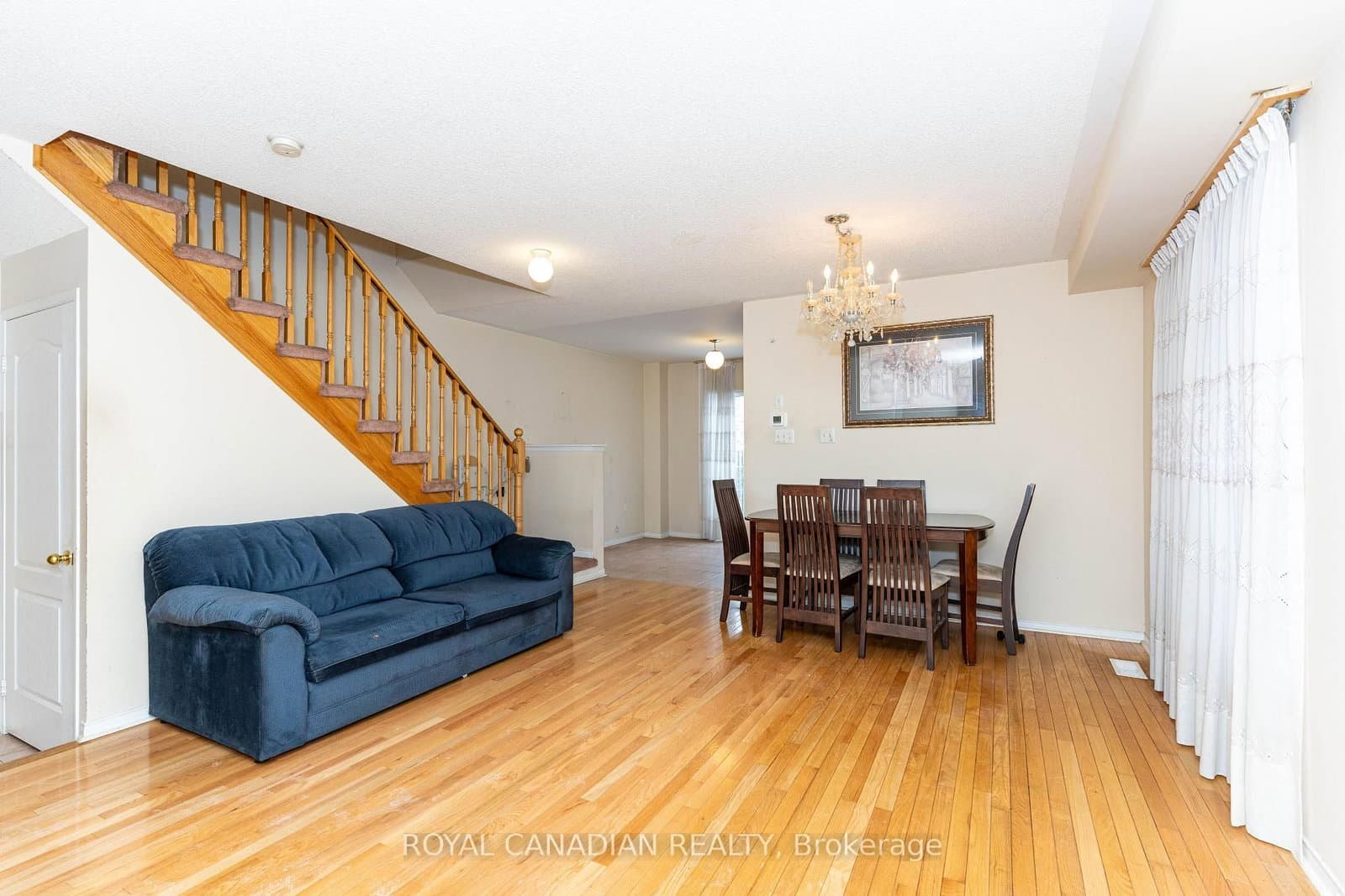 101 Crystalview Crescent thumbnail 9
