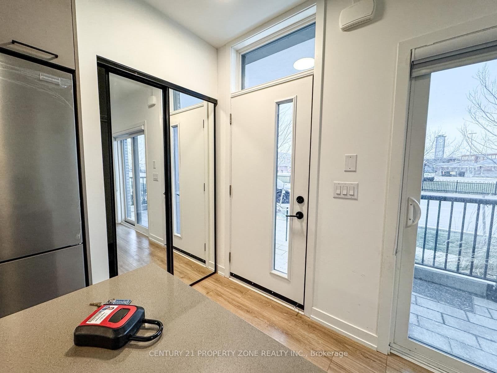 20 Lagerfeld Drive, Unit 06 thumbnail 7
