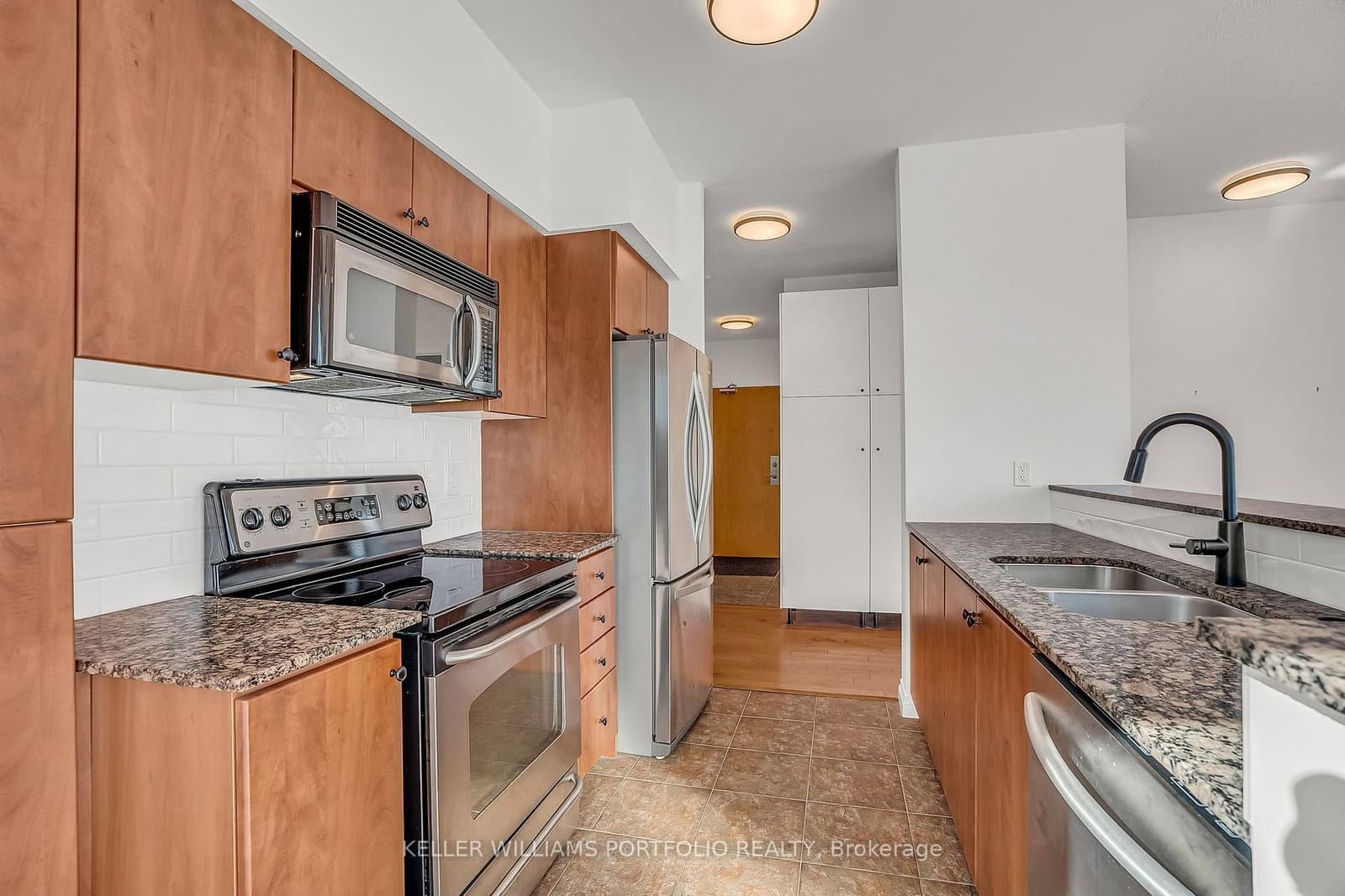 185 Legion Road N, Unit PH7 thumbnail 10