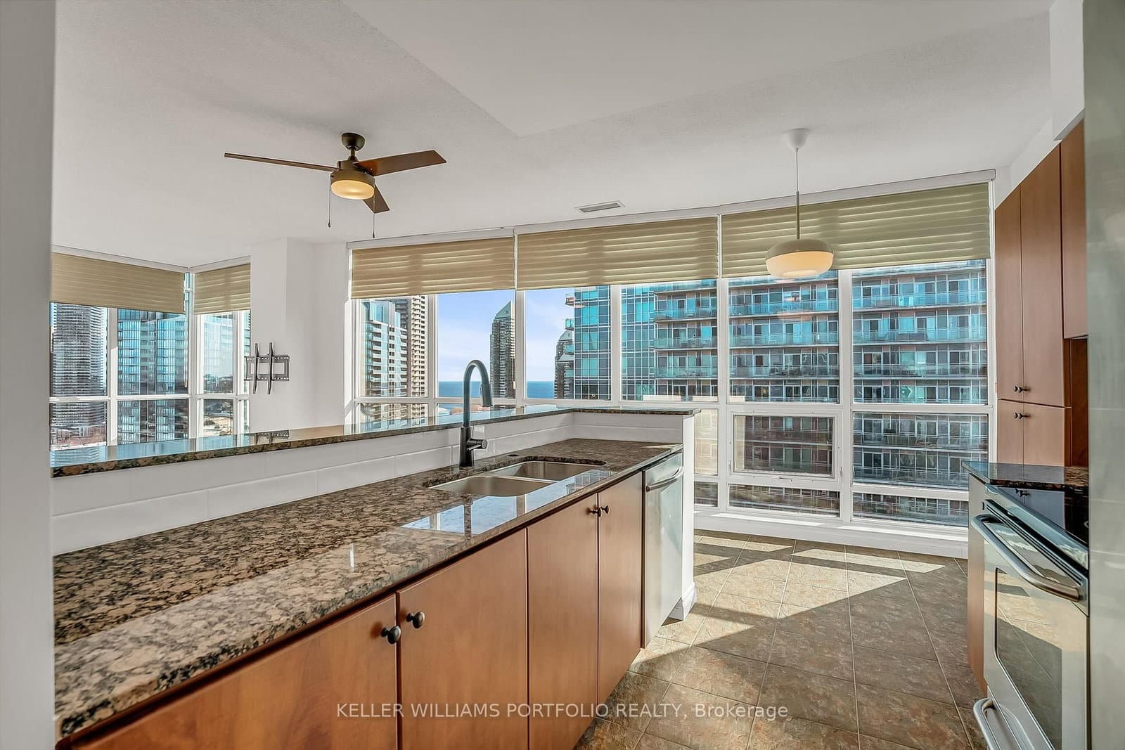 185 Legion Road N, Unit PH7 thumbnail 11
