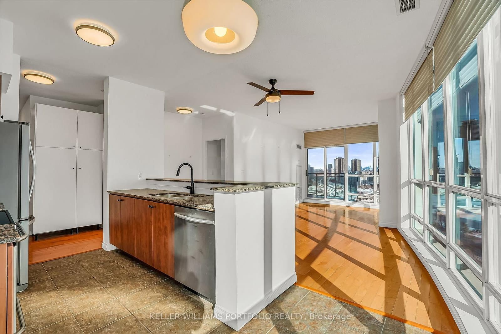 185 Legion Road N, Unit PH7 thumbnail 12
