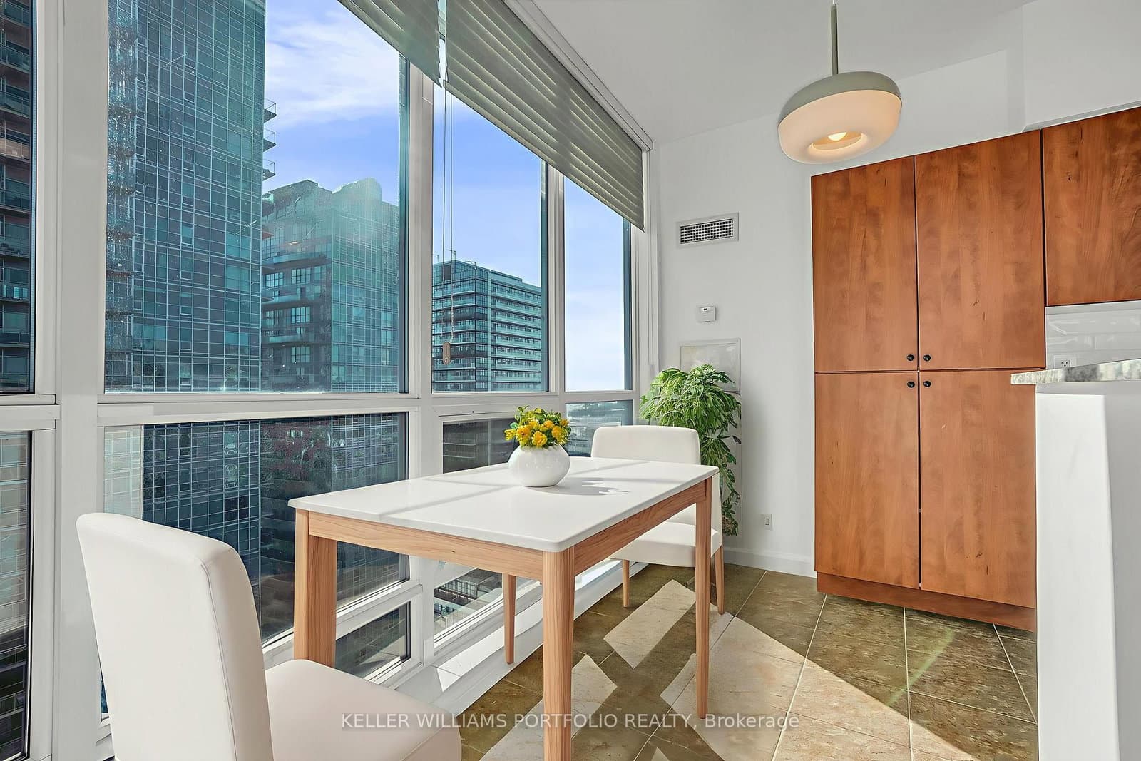 185 Legion Road N, Unit PH7 thumbnail 13