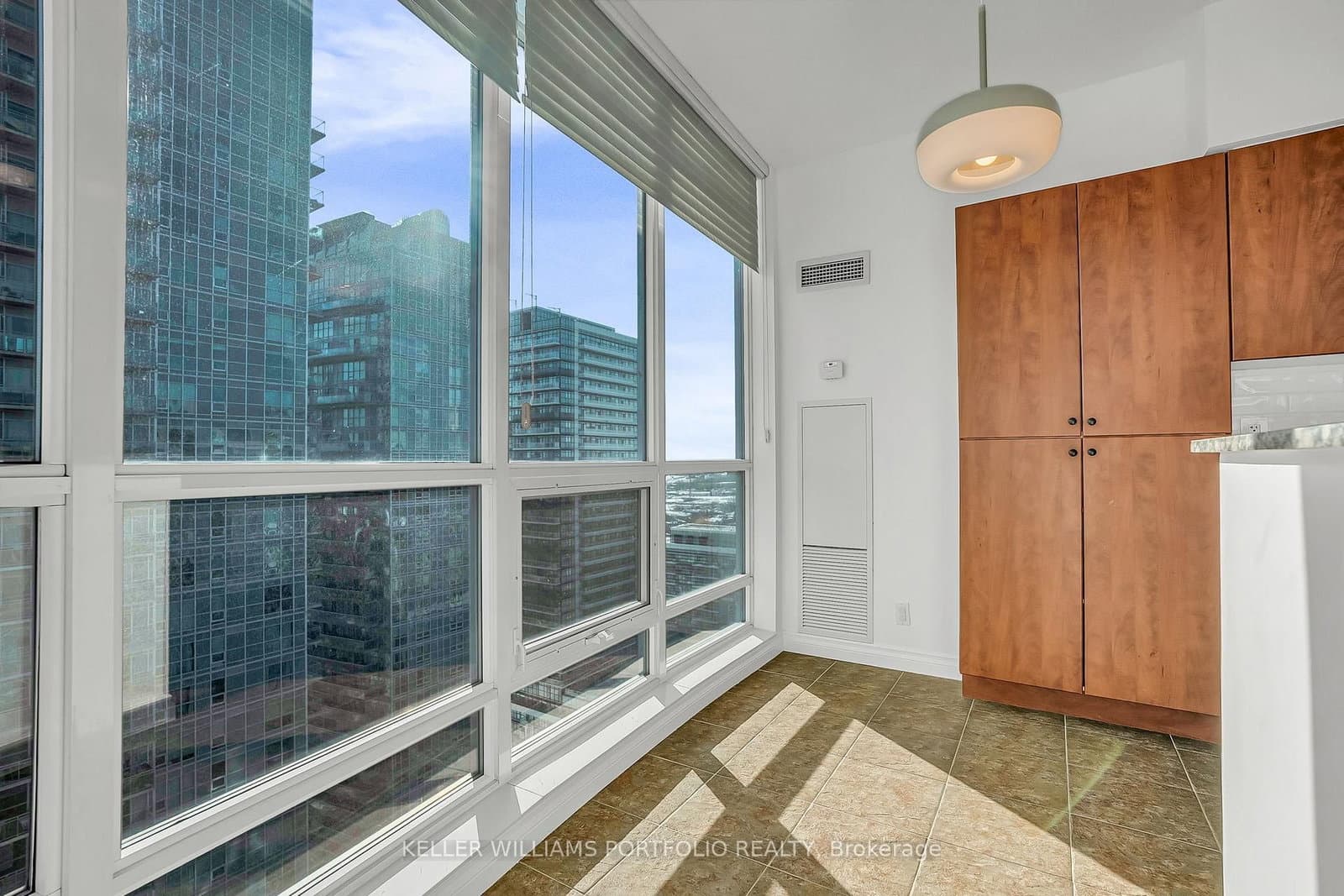 185 Legion Road N, Unit PH7 thumbnail 14