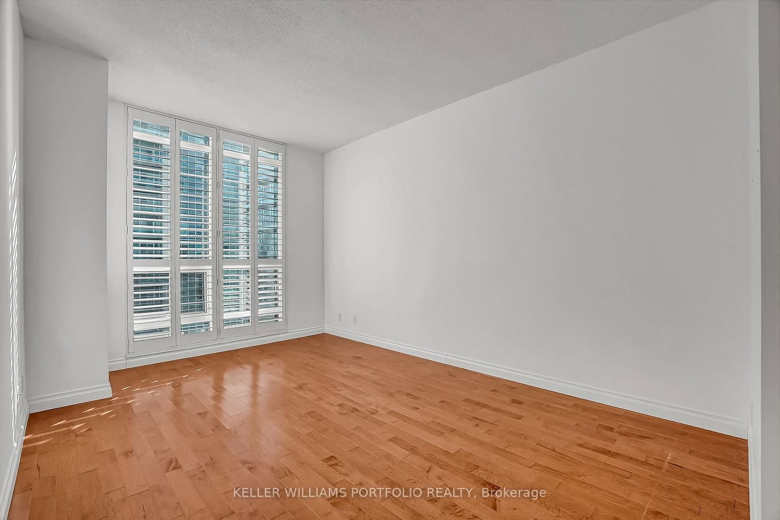 185 Legion Road N, Unit PH7 thumbnail 16
