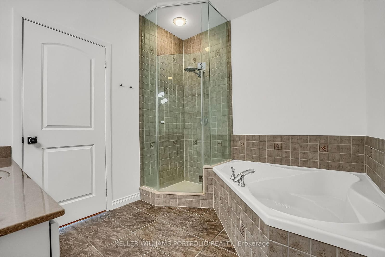 185 Legion Road N, Unit PH7 thumbnail 19