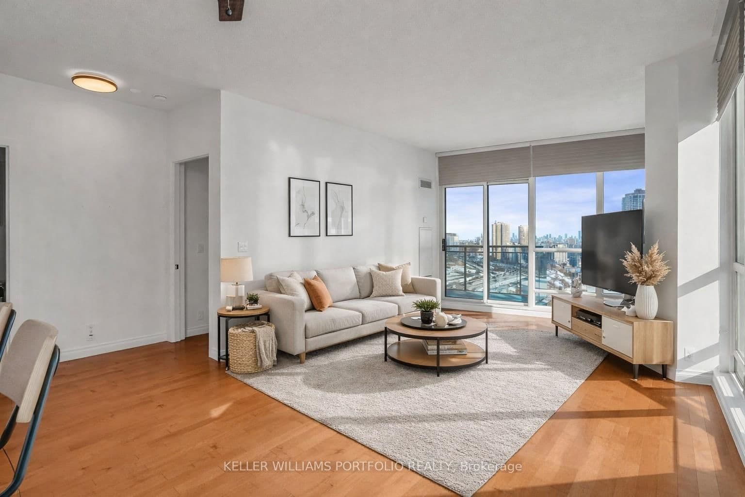 185 Legion Road N, Unit PH7 thumbnail 4