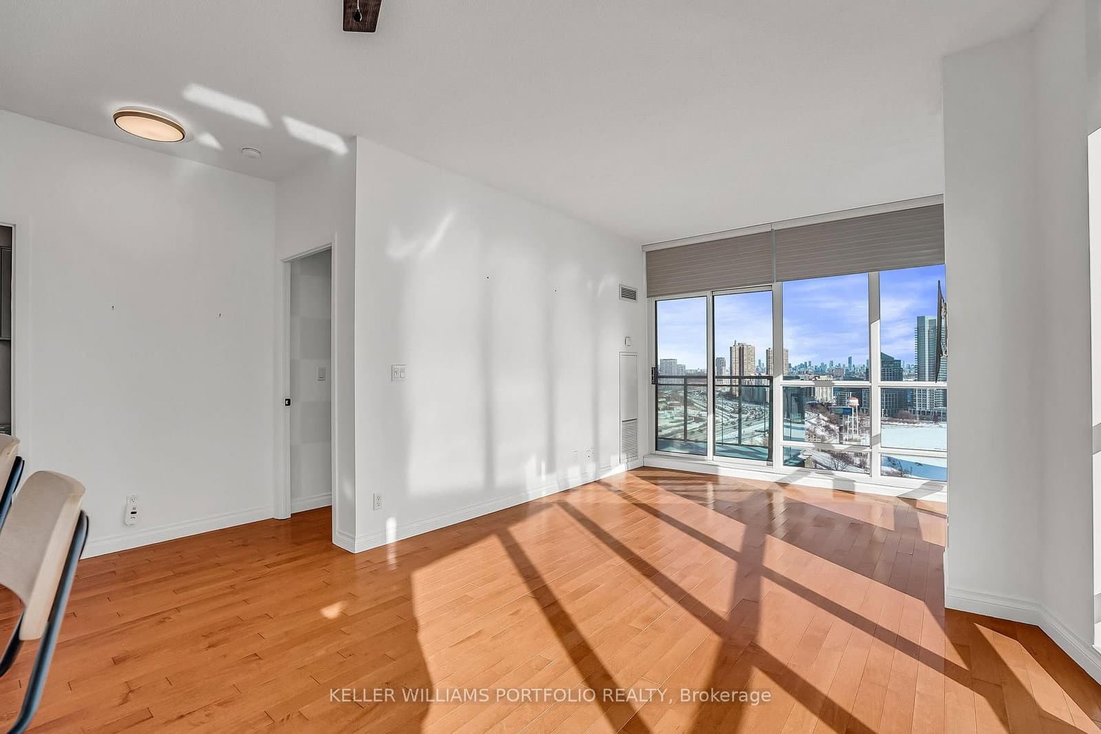 185 Legion Road N, Unit PH7 thumbnail 5