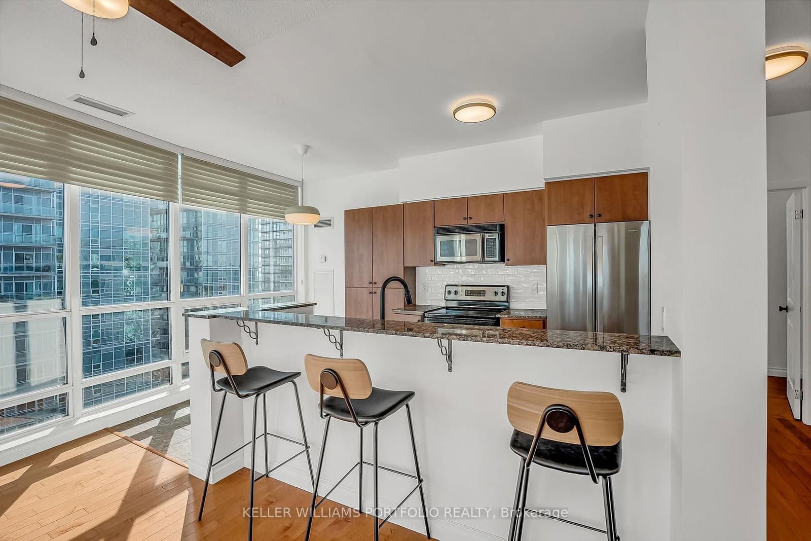 185 Legion Road N, Unit PH7 thumbnail 8