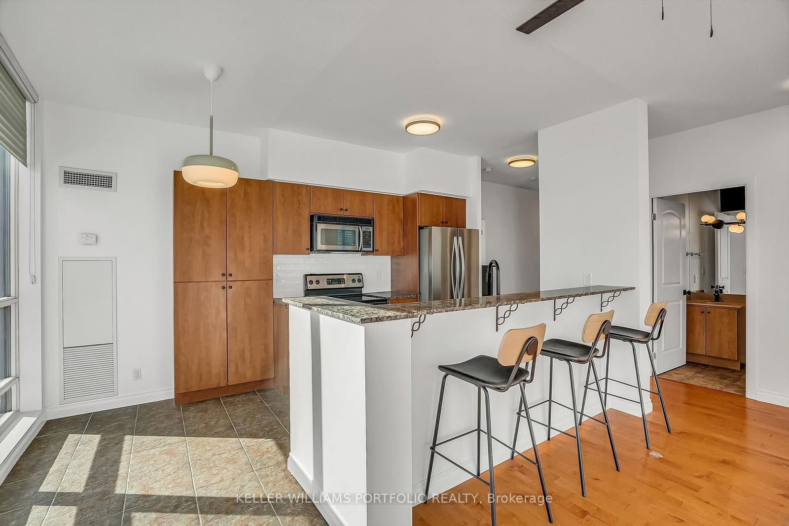 185 Legion Road N, Unit PH7 thumbnail 9