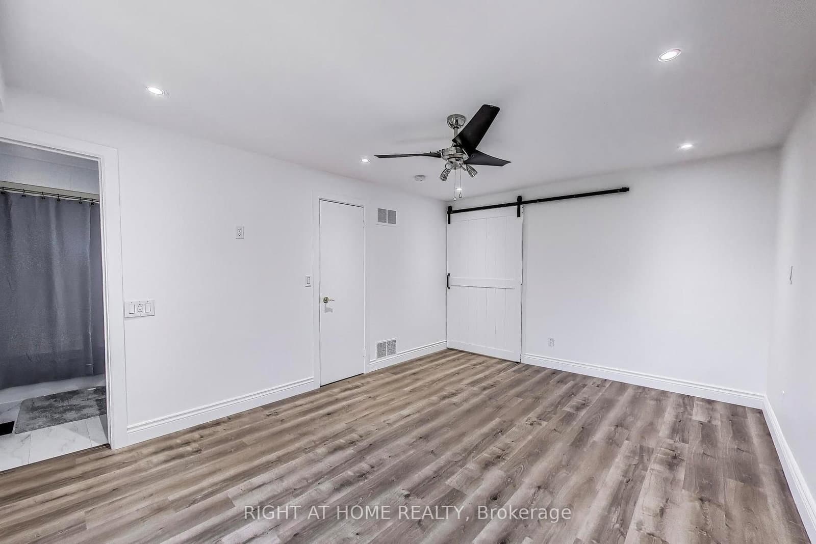 (Upper Level) 4 Martin Grove Road thumbnail 11