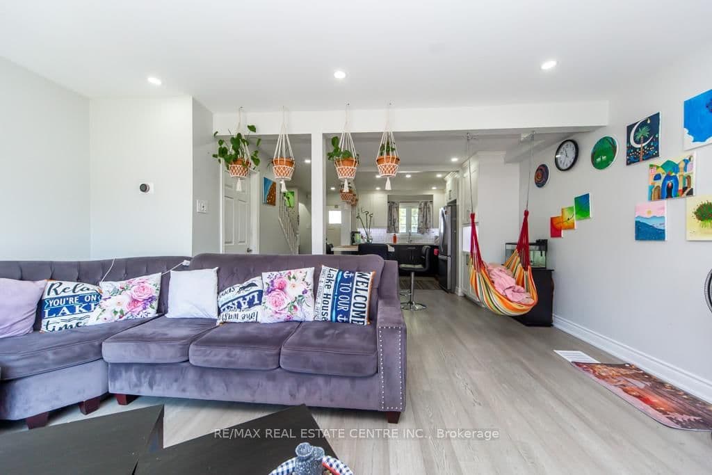 12 Greenhills Square thumbnail 11
