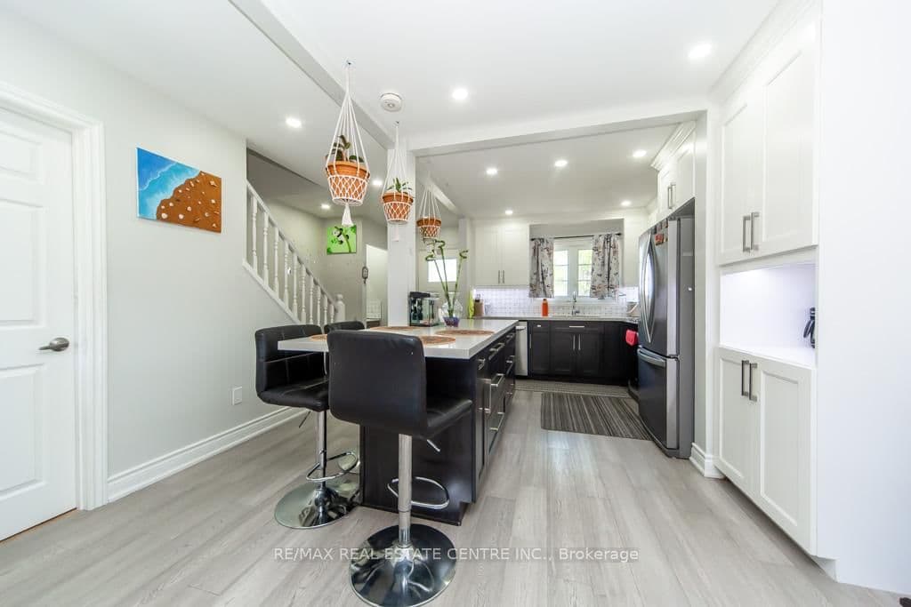 12 Greenhills Square thumbnail 13