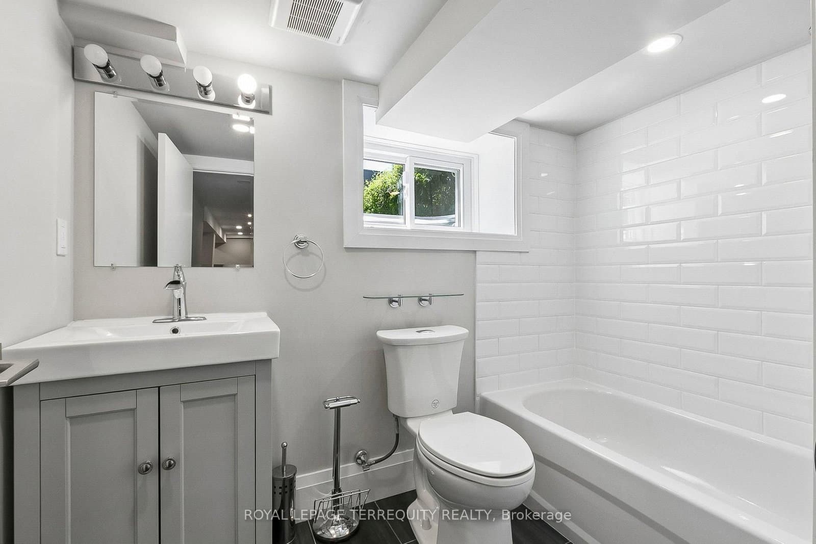 407 Annette Street thumbnail 41