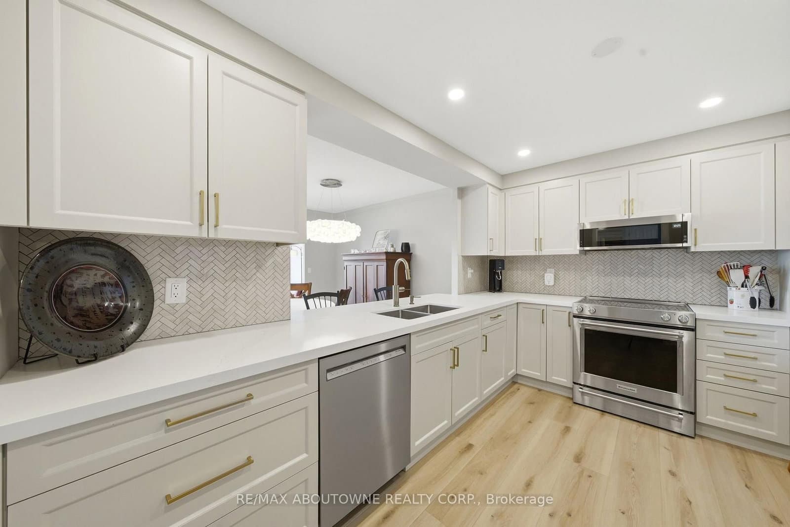 442 Maple Ave. Avenue, Unit 606 thumbnail 10